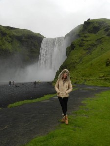 Pokraj vodopada na Islandu, odakle se nedavno vratila