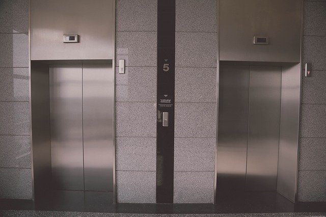 Naučnici odgovaraju da li je moguće zaraziti se u liftu