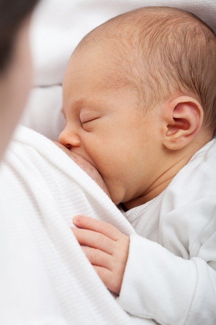 Samo 40 odsto beba se doji prvih šest meseci