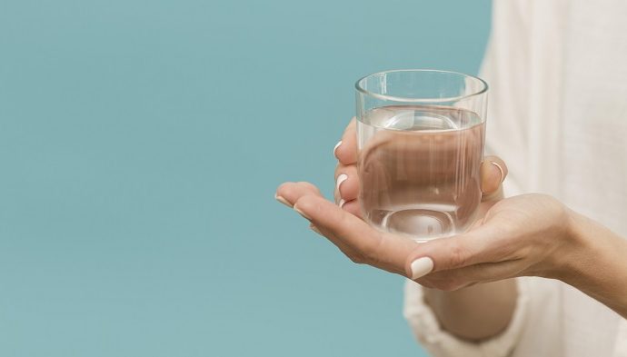 9 znakova da pijete previše vode