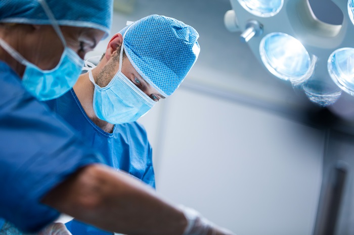 Srpski lekari izveli kompikovanu operaciju na kucajućem srcu