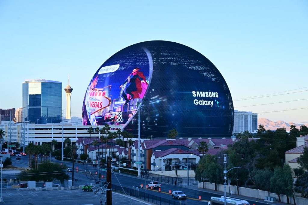 Samsung otvara portal ka novim mobilnim AI mogućnostima u Las Vegasu-na kružnom ekranu dvorane Sfera pred događaj Unpacked 2024