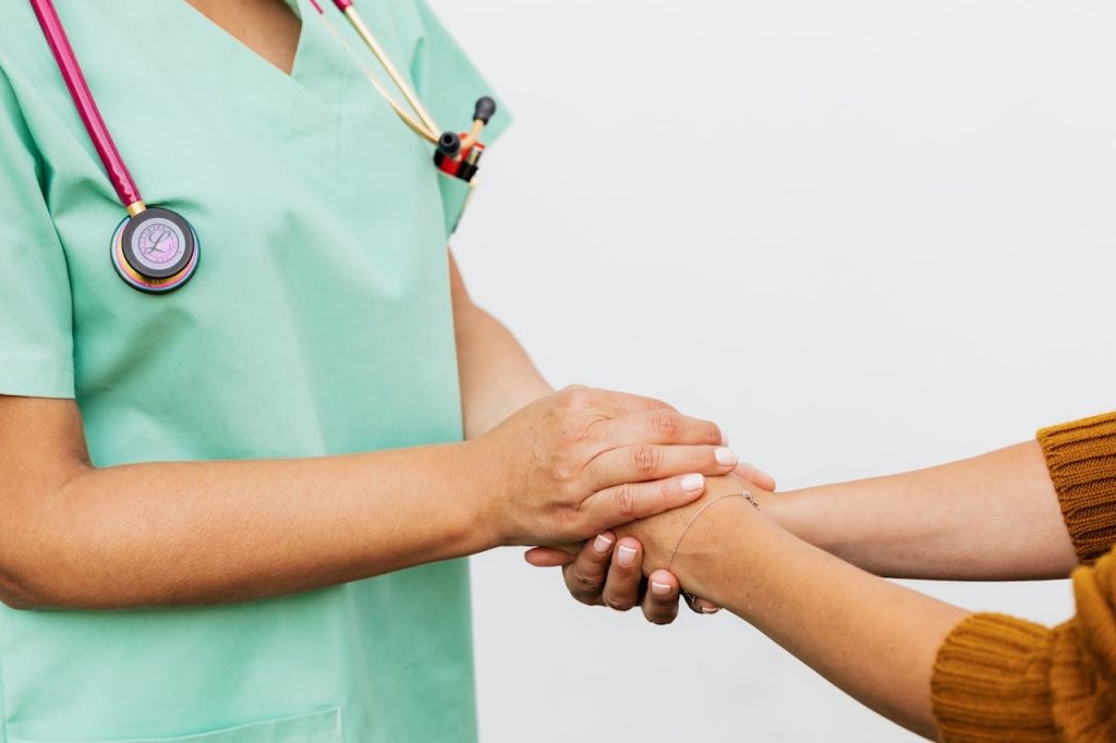 https://www.pexels.com/photo/a-doctor-and-patient-doing-handshake-5206923/